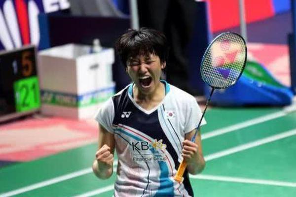 场上火花四 场上火花四